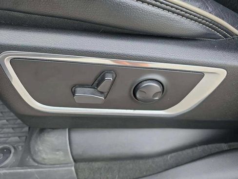 Used 2023 RAM 1500 Laramie AWD/4WD image 22