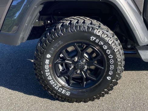 New 2025 Jeep Gladiator Sport image 9