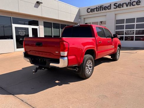 Used 2017 Toyota Tacoma SR5 w/ Tow Package image 3