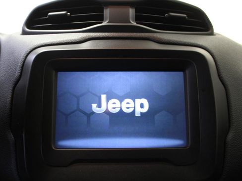 Used 2020 Jeep Renegade Altitude AWD/4WD image 12