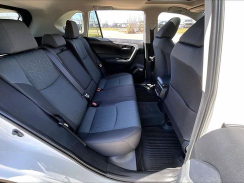 Used 2025 Toyota RAV4 XLE image 19