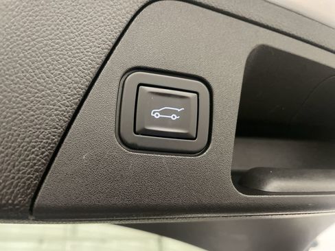 Used 2019 Buick Envision Essence FWD image 29