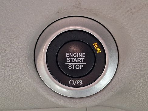 Used 2023 Chrysler Pacifica Touring-L FWD image 23