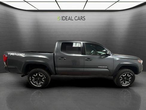 Used 2019 Toyota Tacoma TRD Off-Road w/ Technology Package AWD/4WD image 8