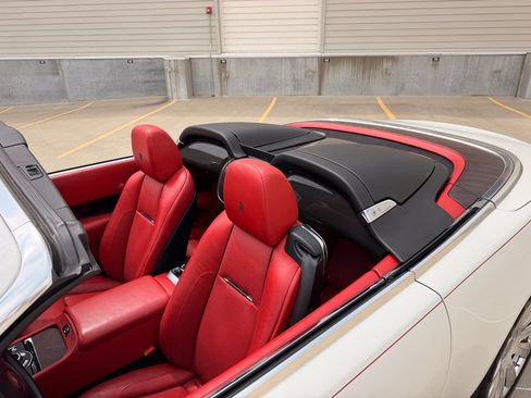 Used 2017 Rolls-Royce Dawn RWD image 14