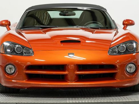 Used 2005 Dodge Viper SRT-10 w/ Copperhead Edition Group RWD image 2