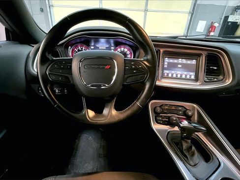 Used 2021 Dodge Challenger SXT image 4