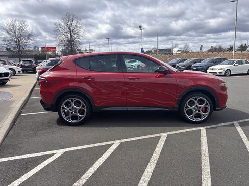 Certified 2024 Alfa Romeo Tonale Veloce w/ Active Assist Package image 5