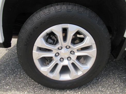 Used 2023 Chevrolet Silverado 1500 LTZ w/ Z71 Off-Road Package AWD/4WD image 8