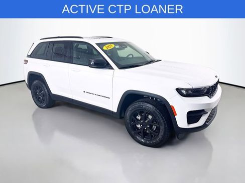 New 2025 Jeep Grand Cherokee Altitude AWD/4WD image 1