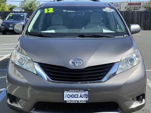 Used 2012 Toyota Sienna LE w/ Towing Pkg FWD image 2
