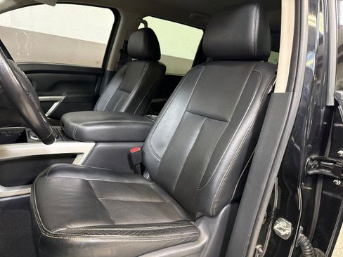 Used 2018 Nissan Titan SL w/ Chrome Package image 15