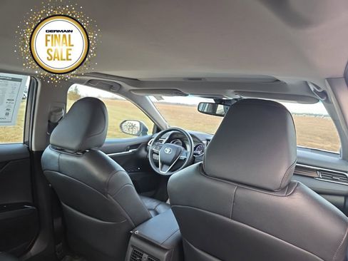 Used 2018 Toyota Camry XLE image 25