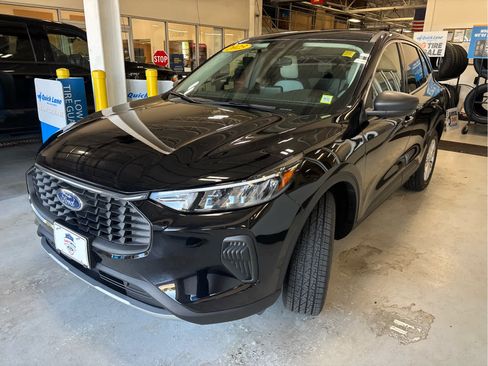 Used 2023 Ford Escape Active AWD/4WD image 3