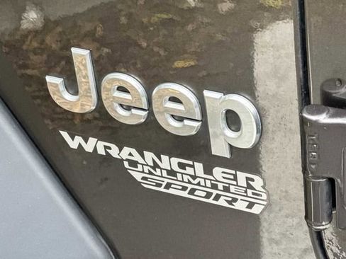 Used 2018 Jeep Wrangler Unlimited Sport image 9