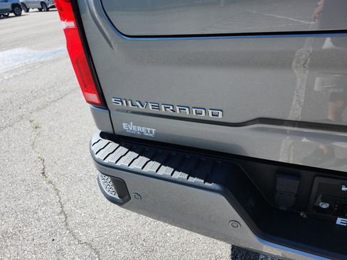 Used 2024 Chevrolet Silverado 2500 High Country w/ High Country Premium Package AWD/4WD image 4