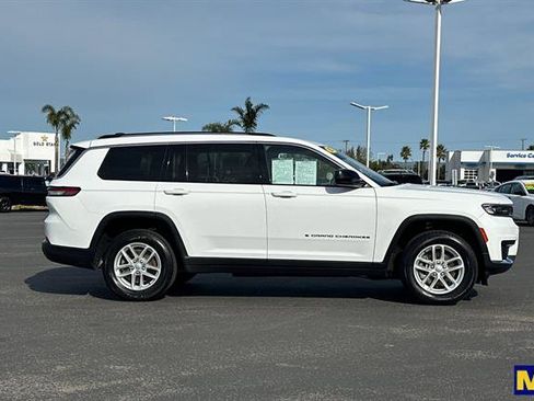 Used 2023 Jeep Grand Cherokee L Laredo image 3