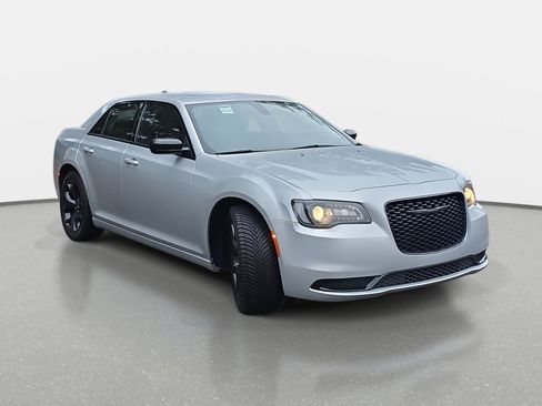 Used 2023 Chrysler 300 Touring w/ Sport Appearance Package image 3