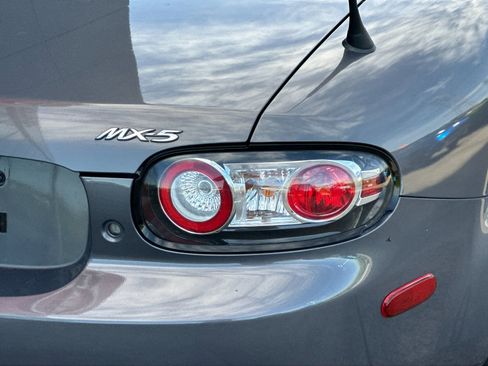 Used 2008 MAZDA MX-5 Miata Grand Touring w/ Premium Pkg RWD image 18
