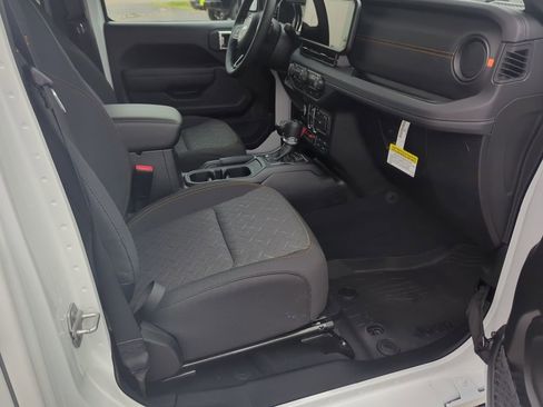 New 2025 Jeep Gladiator Mojave w/ Convenience Group image 41