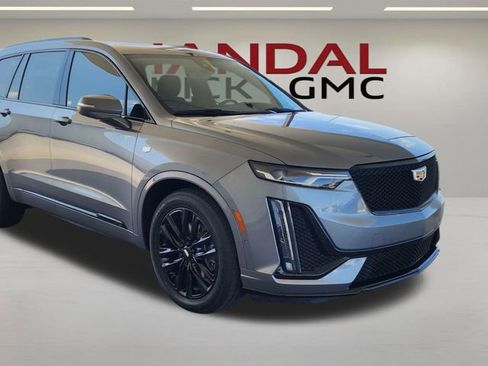Used 2021 Cadillac XT6 Sport w/ LPO, ONYX Package AWD/4WD image 6