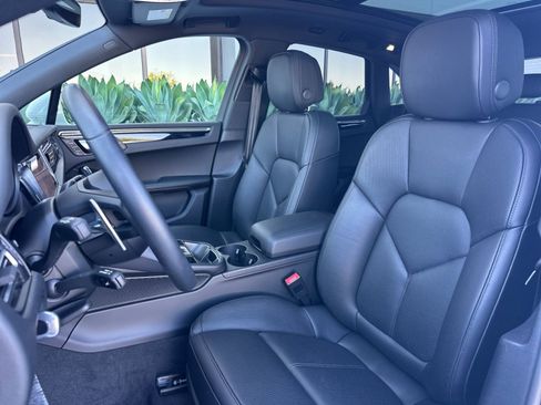 Certified 2026 Porsche Macan AWD/4WD image 5