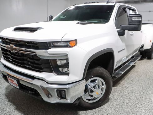 Used 2024 Chevrolet Silverado 3500 LT w/ Convenience Package AWD/4WD image 32