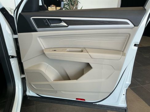 Used 2023 Volkswagen Atlas SE w/ Panoramic Sunroof Package FWD image 16
