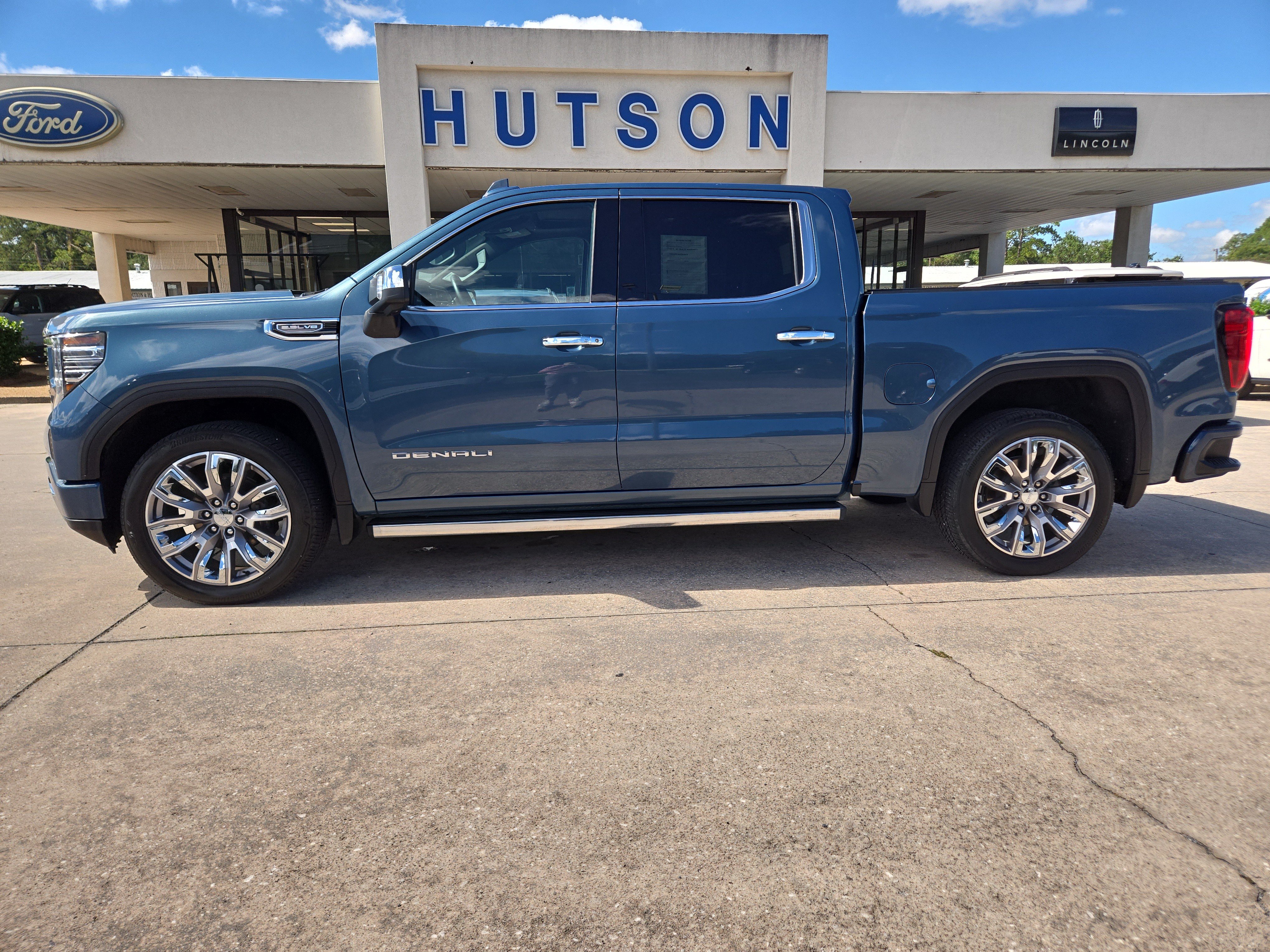 Used 2024 GMC Sierra 1500 Denali w/ Denali Reserve Package AWD/4WD image 1