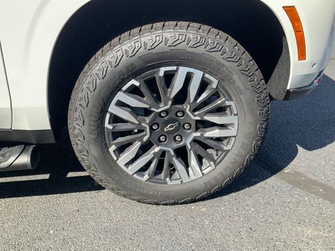 New 2026 Chevrolet Tahoe Z71 w/ Z71 Off-Road Package AWD/4WD image 9