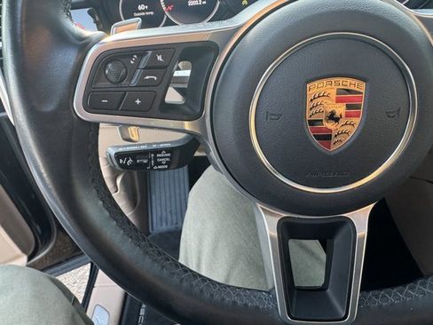 Used 2022 Porsche Cayenne Platinum Edition image 21