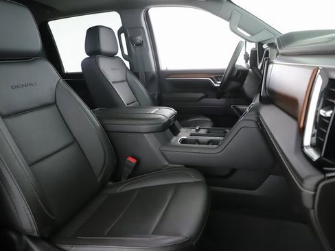 Used 2025 GMC Sierra 2500 Denali image 33