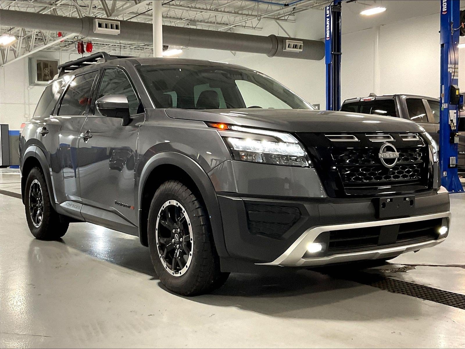 Used 2025 Nissan Pathfinder Rock Creek AWD/4WD image 2