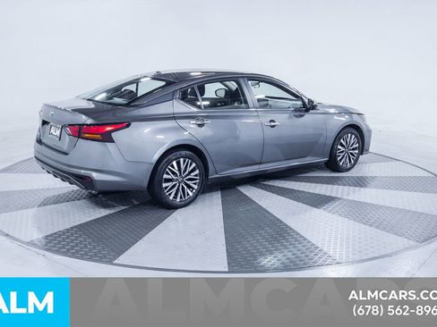 Used 2025 Nissan Altima 2.5 SV FWD image 10