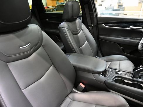 Used 2025 Cadillac XT5 Premium Luxury image 8