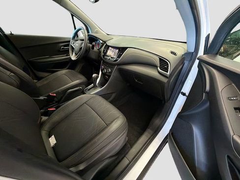 Certified 2022 Chevrolet Trax LT w/ LT Convenience Package image 25