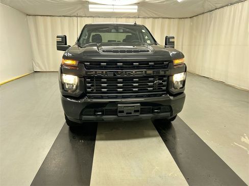 Used 2020 Chevrolet Silverado 2500 Custom w/ Custom Value Package image 3