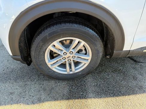 Certified 2022 Ford Explorer XLT w/ Equipment Group 202A AWD/4WD image 25