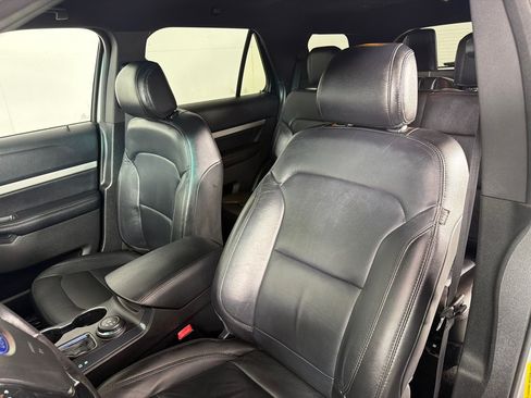 Used 2016 Ford Explorer XLT w/ Equipment Group 202A AWD/4WD image 12