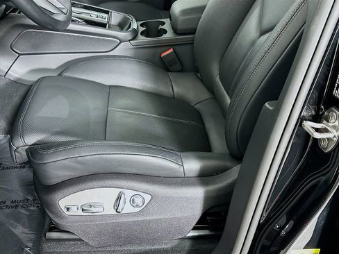 Used 2025 Porsche Macan image 22