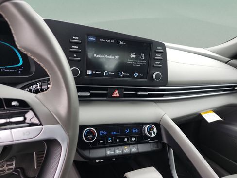 Certified 2025 Hyundai Elantra Sport FWD image 11