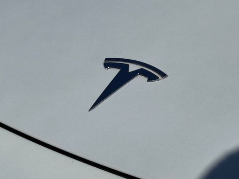 Used 2023 Tesla Model Y Long Range image 4