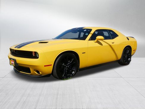 Used 2018 Dodge Challenger R/T w/ Driver Convenience Group RWD image 3