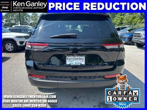Used 2023 Jeep Grand Cherokee Altitude AWD/4WD image 8