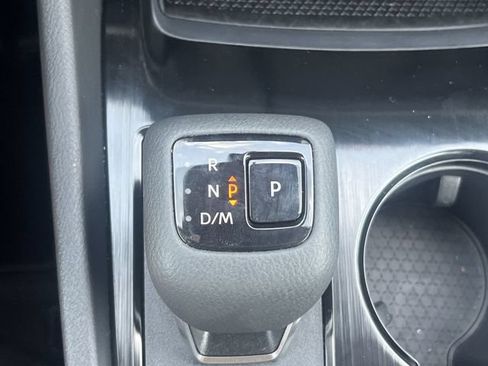 Used 2025 Nissan Rogue S FWD image 22