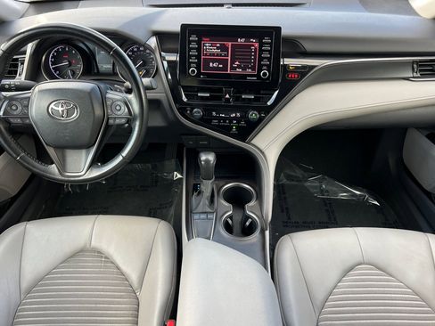 Used 2022 Toyota Camry SE image 16
