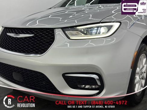 Used 2022 Chrysler Pacifica Touring-L image 68