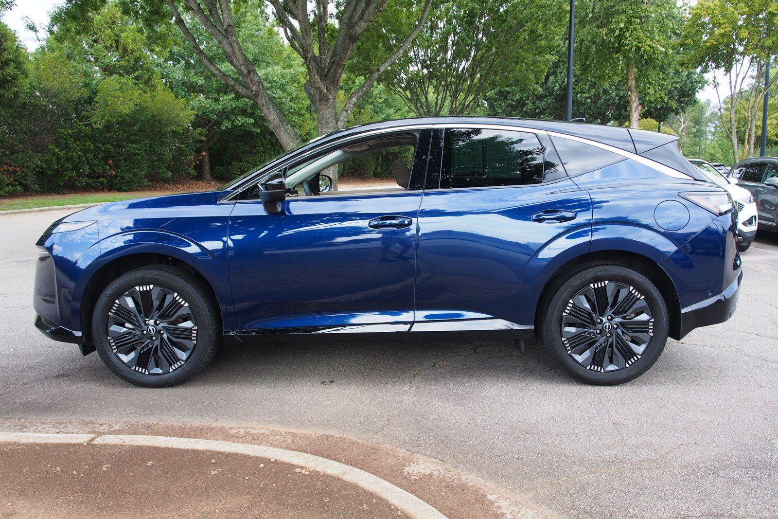 Used 2025 Nissan Murano Platinum w/ Cargo Package AWD/4WD image 4