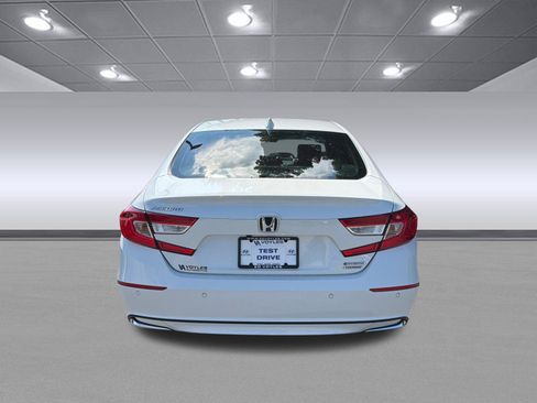 Used 2021 Honda Accord Touring image 6