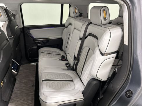 Used 2023 Rivian R1S Launch Edition image 21